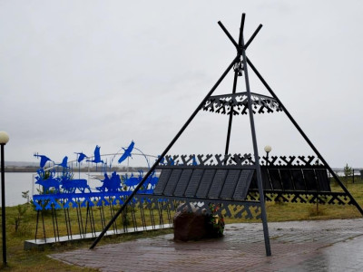 Памятник олене-лыжному батальону.